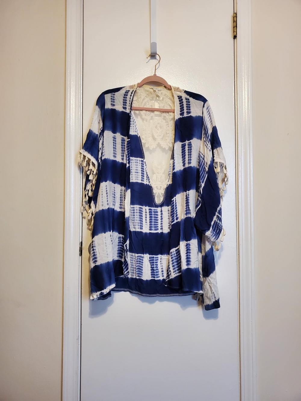 Soieblu Boho Tie-Dye V-Neck Kimono Top - Blue & White